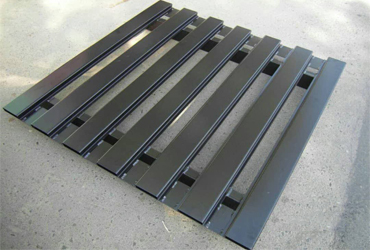 Metal pallet